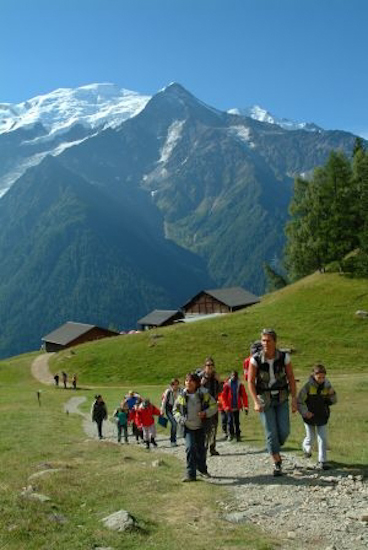 Bon maintenant, il faut grimper ! Stéphanie et Maïrine ont pris la tête du convoi et laissent le Mont-Blanc derrière elles…