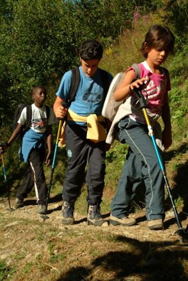 Ca grimpe les enfants ! 800 mètres de dénivelé, c’est un sacré challenge mais ils semblent très concentrés !