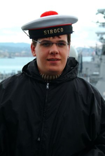 Joël, très fier, coiffé du béret de la Marine Nationale.