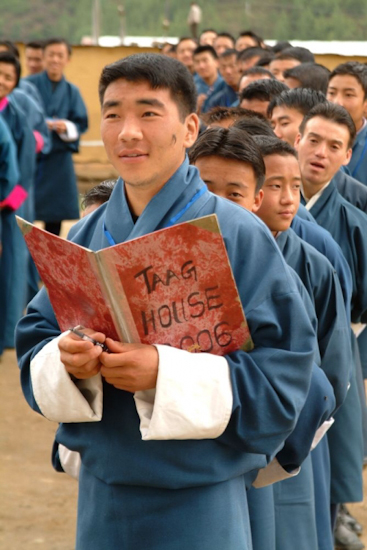 Chaque étudiant écoutera avec attention  la présentation de ces visiteurs de l’autre bout du monde. / every student listens carefully to the presentation of these visitors form the other side of the planet