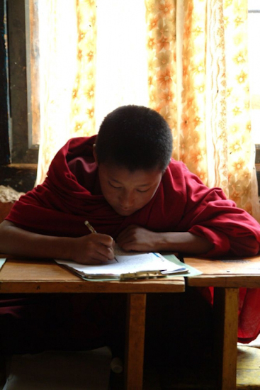 Nous apprendrons, lors de cette visite, que les moines reçoivent également un enseignement traditionnel : dessin, anglais etc. / We learn during our visit that the monks also learn traditional subject: drawing, English…