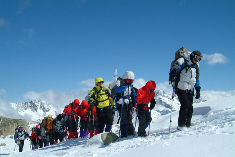 La motivation est certes au rendez-vous mais dés les premières longueurs nous comprenons la difficulté de notre challenge !