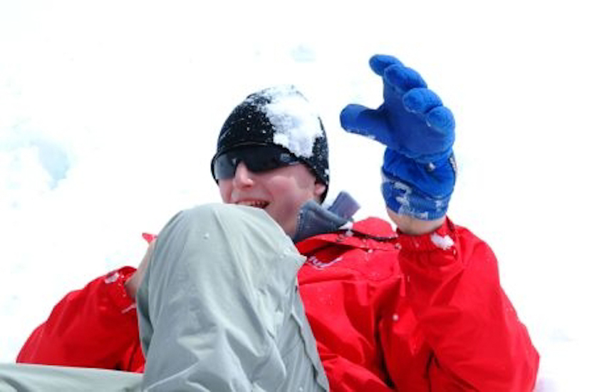 Le hic chez Loïc, c’est qu’il fait une cible parfaite pour les concours de boules de neiges…