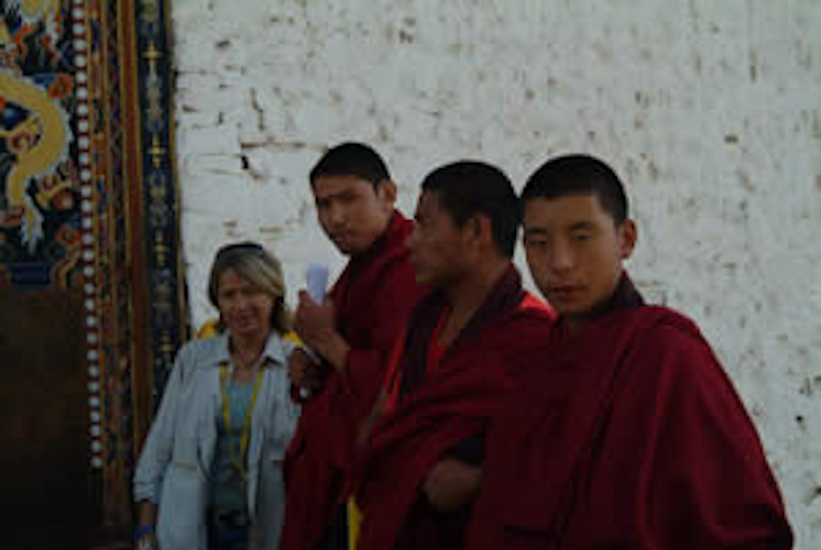 ...Et christine a retrouvé quelques amis …les moines / Christine found a few friends again… the monks!