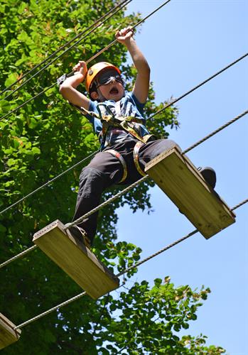 Antoine dans les airs, les yeux bandés, retrouve des instincts de primate