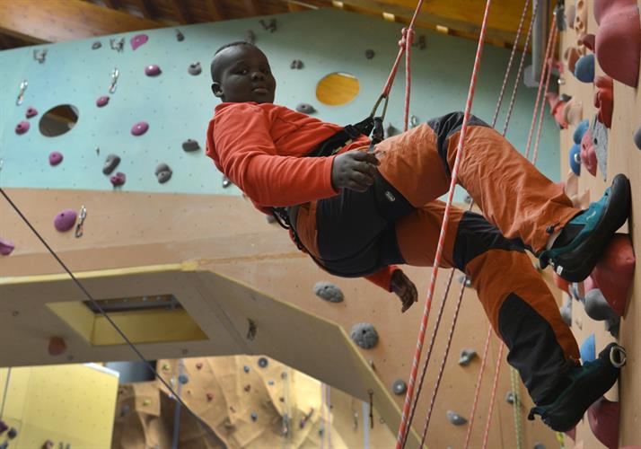 Terence nous fait une belle descentte en rappel