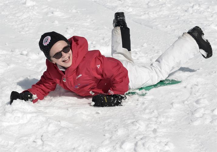 Avril, elle, finit à plat ventre
