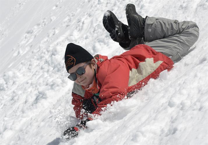 Et encore quelques glissades à luge pour Antoine