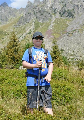 Evan sur le chemin de la pause déjeuner