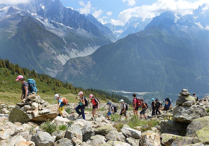 la belle cordée saluée par le massif des Grandes Jorasses