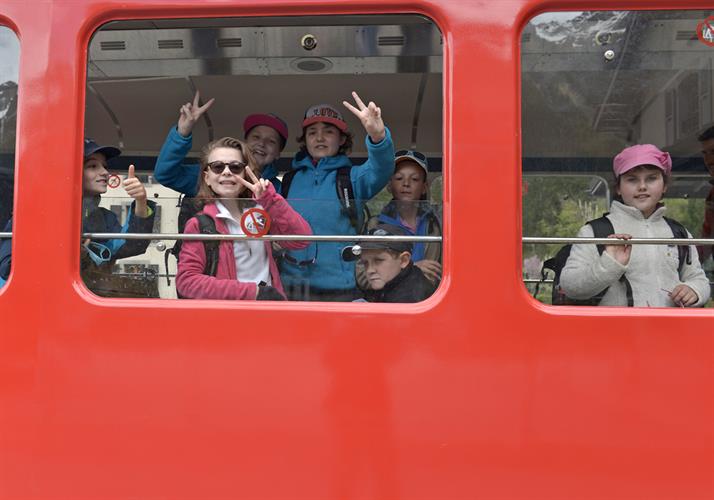 départ avec le beau train rouge du Montenvers
