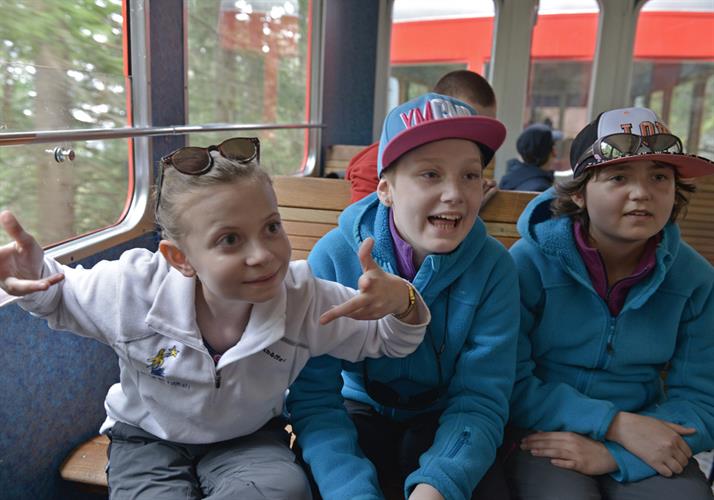 Avril, Maon et Zoé dans le train pour la Mer de Glace