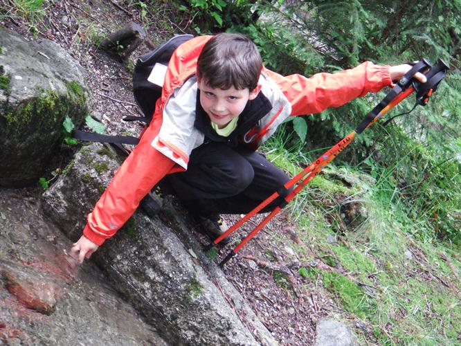 Ethan vérifie la température avant de plonger