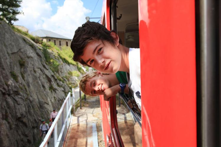 Ronan et Solal dans le petit train de Montenvers