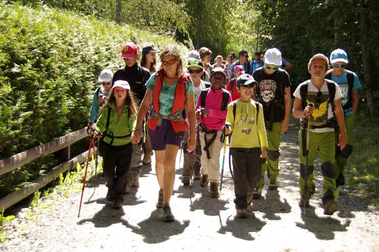 Sylvie mène une cordée de montagnards Mo-ti-vés!