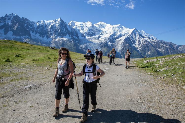 Une marche avec un panorama