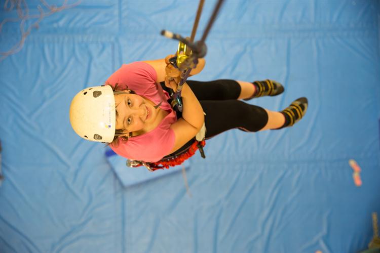 Oceane durant sa 4e descente en rappel